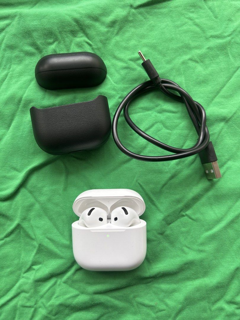 Original Apple Airpods 4 (Non ANC) (Category: Earphones) located in Manila. Submitted by Tjuan13 (Listing ID 1466711832, Image 1). Description: Try Secondhand Original Apple Airpods 4 (Non ANC) for only Php 5500 -100% Original -Free Usb C cable -Free Silicon Case -Smoothness 96% Front & 97% Back -Good battery life -Matagal Malowbat, Mabilis magcharge -Good quality -Crisp Button -Actual Photo -Ready to use -No Box -No swap -Free Shipping via Lalam