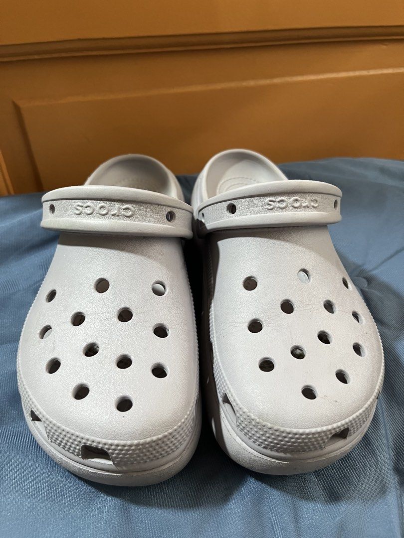 Original Crocs, Purple Clogs, W9 (Category: Flats & Sandals) located in Makati City. Submitted by fraber_chie (Listing ID 1466725983, Image 2). Description: Php 1,088‼️ 🌻 Original Crocs Purple Clogs size : W9 M7 📍Loc: Poblacion, Makati.