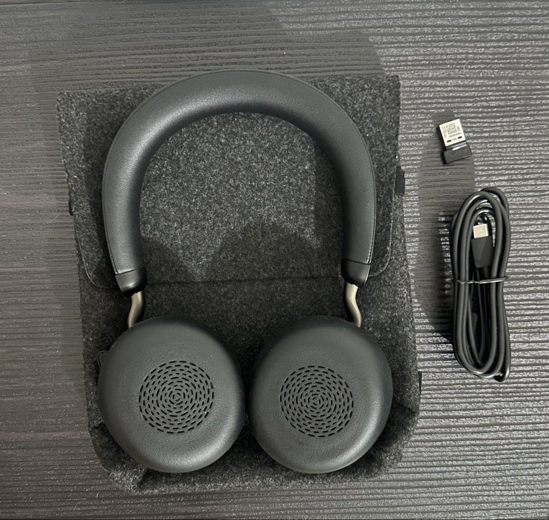 Original Jabra Evolve2 75 (Complete Set) (Category: Headphones & Headsets) located in Quezon City. Submitted by JFIEL21 (Listing ID 1466633465, Image 2). Description: Original Jabra Evolve2 75 PRICE: P7,999 AUTOPASS TO LOW BALLERS ✅Used but excellent condition ✅Wireless using dongle or via bluetooth ✅With Active noise cancellation Package comes with ▫️Headset ▫️Dongle ▫️USB Type C charging cord ▫️Jabra pouch Meet up within QC or nearby Pick up vi