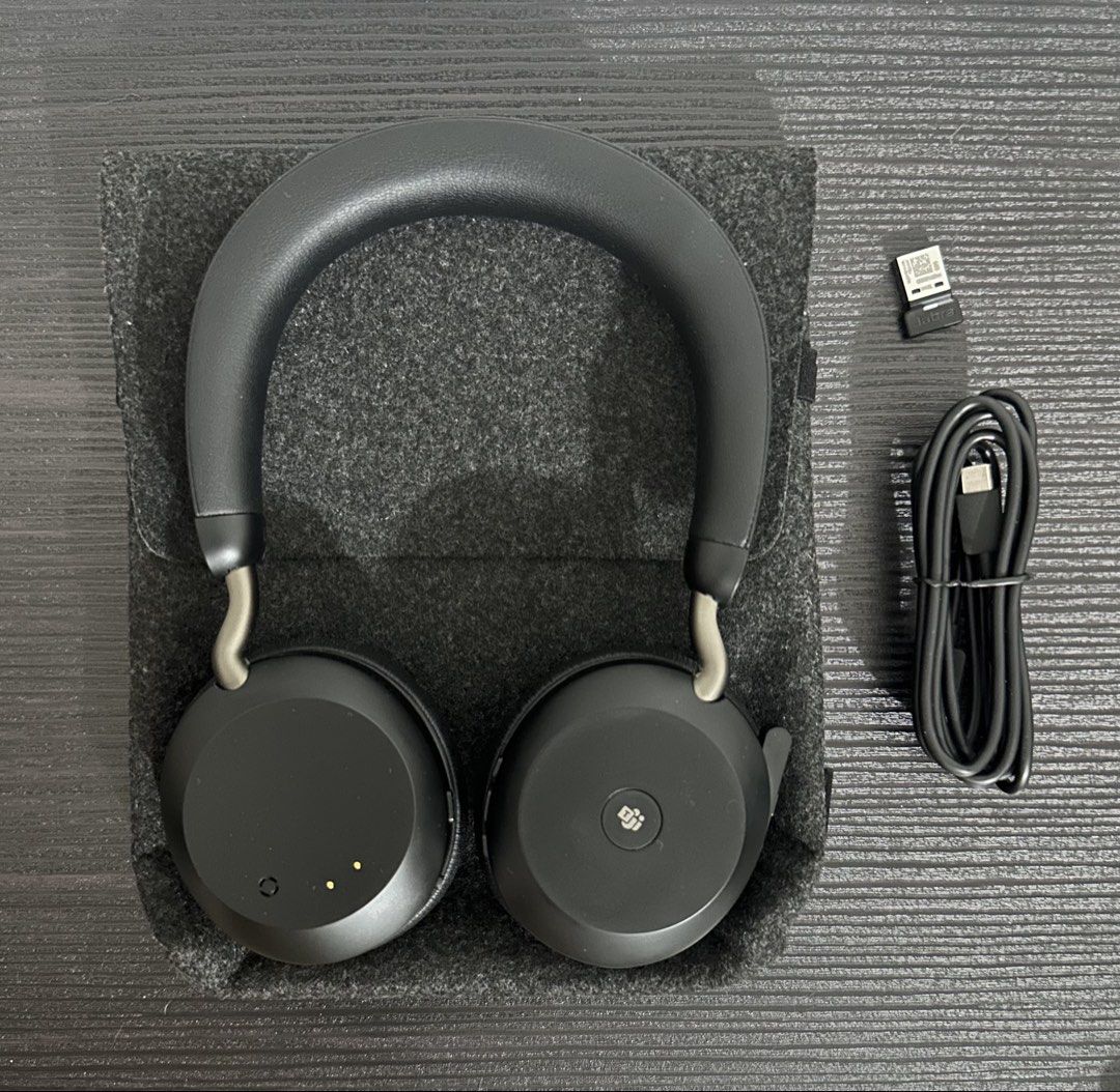 Original Jabra Evolve2 75 (Complete Set) (Category: Headphones & Headsets) located in Quezon City. Submitted by JFIEL21 (Listing ID 1466633465, Image 1). Description: Original Jabra Evolve2 75 PRICE: P7,999 AUTOPASS TO LOW BALLERS ✅Used but excellent condition ✅Wireless using dongle or via bluetooth ✅With Active noise cancellation Package comes with ▫️Headset ▫️Dongle ▫️USB Type C charging cord ▫️Jabra pouch Meet up within QC or nearby Pick up vi