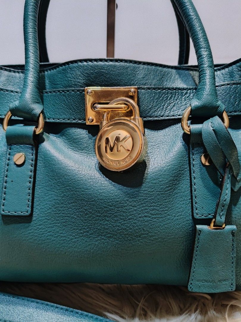 Original MICHAEL KORS (Category: Shoulder Bags) located in Caloocan City. Submitted by secondhand_shop2 (Listing ID 1466744854, Image 2). Description: Sale❗️Sale❗️Sale❗️ ₱ 2,899 Original Michael Kors Hamilton Preloved w/ padlock & key Dark teal Medium Pure genuine leather 📌First to pay!.