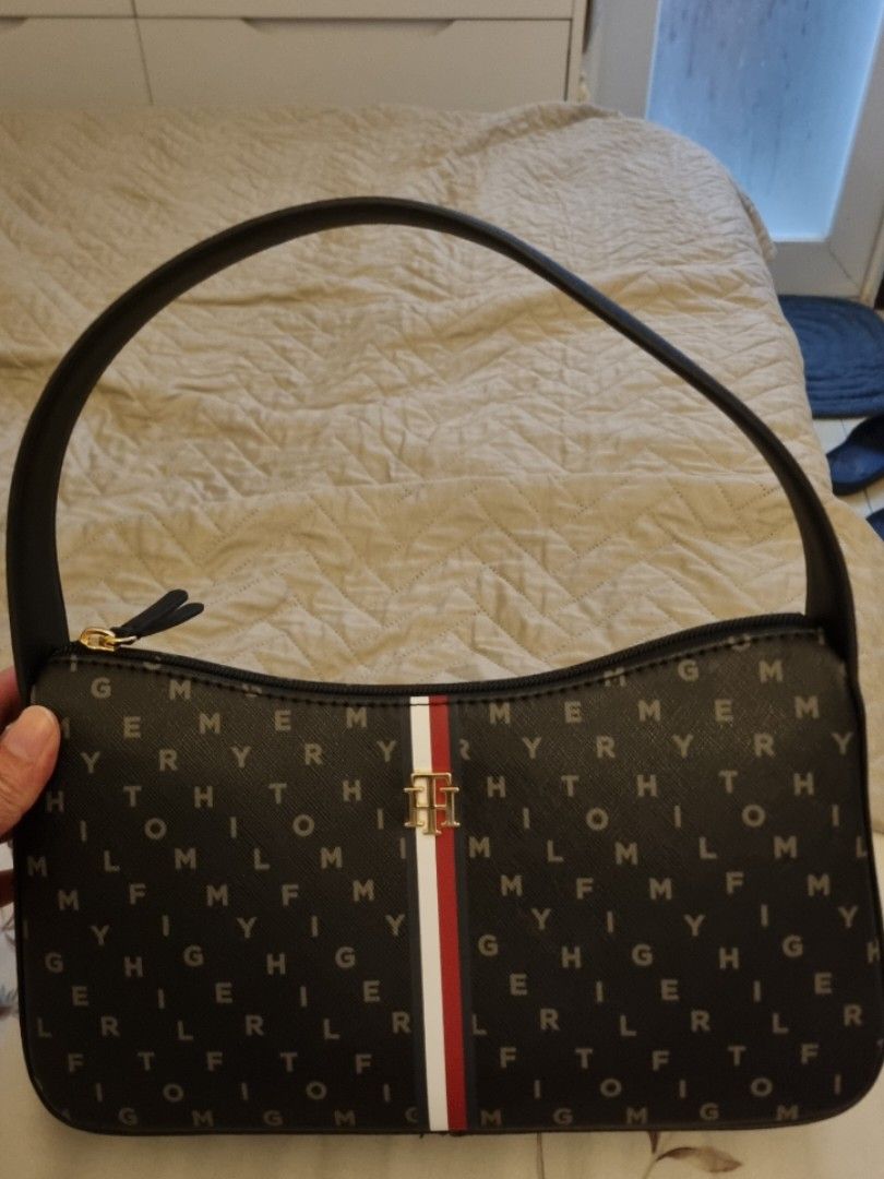 Original Tommy Shoulder Bag (Category: Shoulder Bags) located in San Juan City. Submitted by shannen.martinez (Listing ID 1466720197, Image 1). Description: shoulder bag purchased in USA last month.