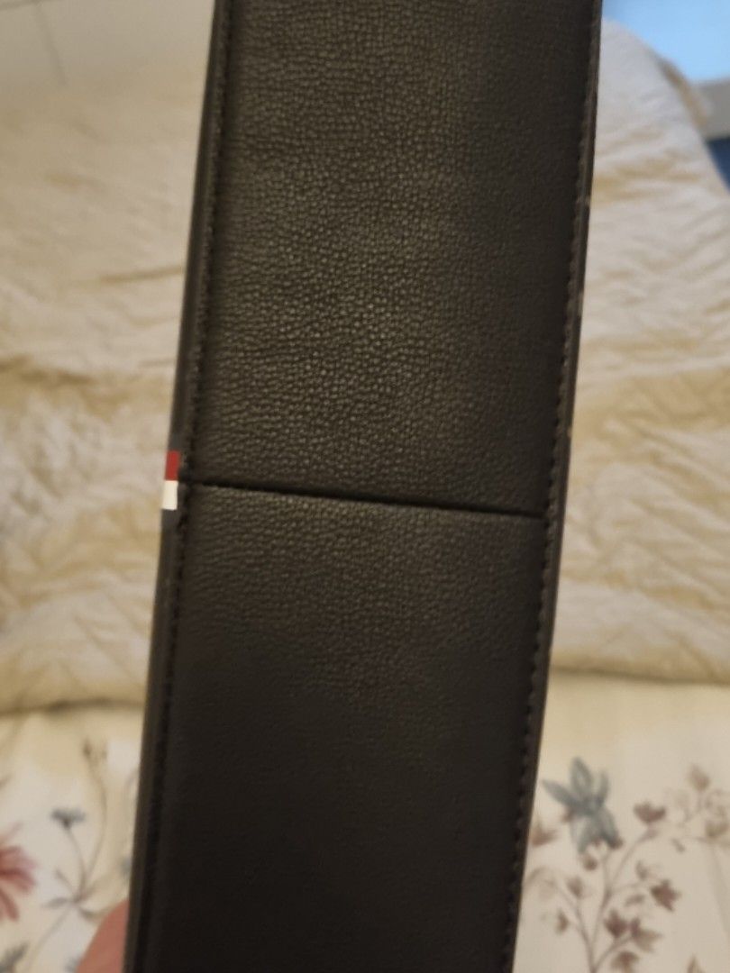 Original Tommy Shoulder Bag (Category: Shoulder Bags) located in San Juan City. Submitted by shannen.martinez (Listing ID 1466720197, Image 3). Description: shoulder bag purchased in USA last month.
