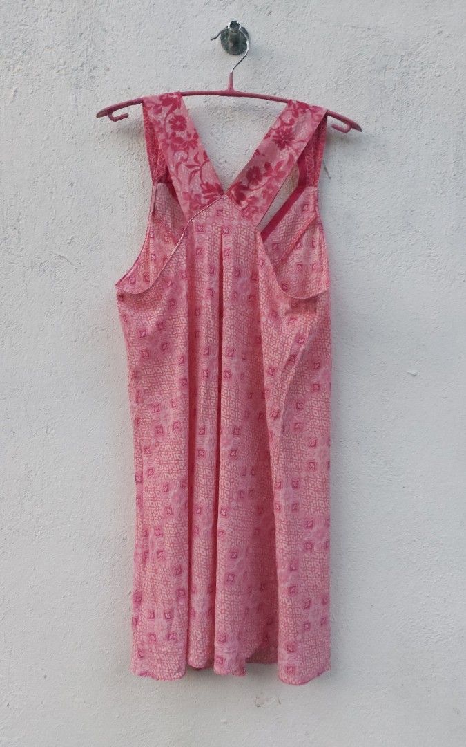 Oscar de la Renta Dress (Category: Dresses) located in Lapu Lapu. Submitted by agnesapm_29813 (Listing ID 1466701424, Image 3). Description: - Authentic Oscar de la Renta pink label sleeveless dress - Lightweight, breathable fabric for warm weather - Perfect for casual days out or relaxing at home - Measurements: width-20 inches, height-33 inches .