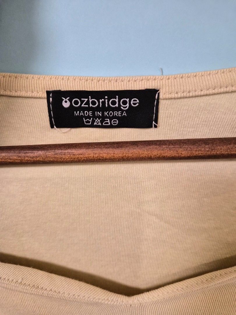 ozbridge cream long sleeve crop top (Category: Longsleeves) located in Manila. Submitted by prelovedbyc.hannah (Listing ID 1466711953, Image 3). Description: - Brand: Ozbridge - Color: Cream - Style: Long sleeve crop top with square neckline - Material: Stretchy and fitted ribbed knit - Origin: Made in Korea.