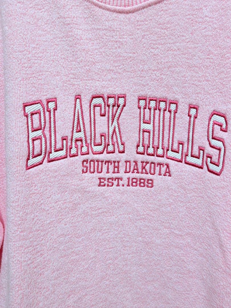 Pacific & Co Black Hills Pink Sweatshirt (Category: Coats, Jackets and Outerwear) located in San Mateo. Submitted by sellbypelle (Listing ID 1466719669, Image 3). Description: Pre loved 🌸 Brand: Pacific & Co Actual Measurements W: 25 (50 bust) L : 30 inch No Issue Location: Rizal 💰 Payment: GCash — pay first 📦 Shipping: + sf via J&T only 🗓️ Batch shipping: Once a week 💡 Actual color may vary slightly due to lighting and screen settings..