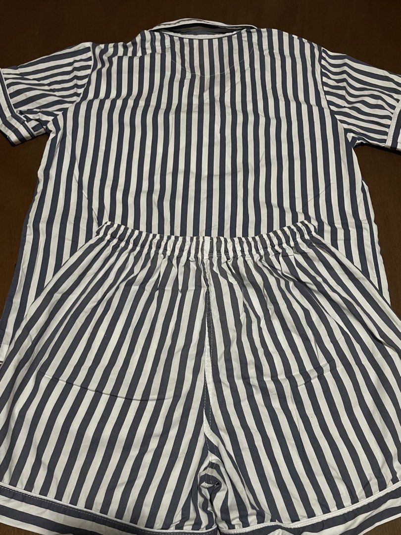 Pajamas Set (Category: Sets or Coordinates) located in Cebu City. Submitted by flyasm3 (Listing ID 1466705217, Image 2). Description: don’t be shy, send offers 🙂‍↕️ IG: flyasm3 Size: M W: 19.5 in L: 24in Flaws: none +sf.