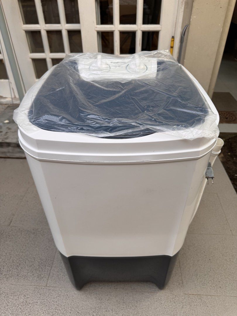 Panasonic Single Tub (Category: Washing Machines and Dryers) located in Quezon City. Submitted by sylviasofia (Listing ID 1466765526, Image 1). Description: naka stock di nagamit.