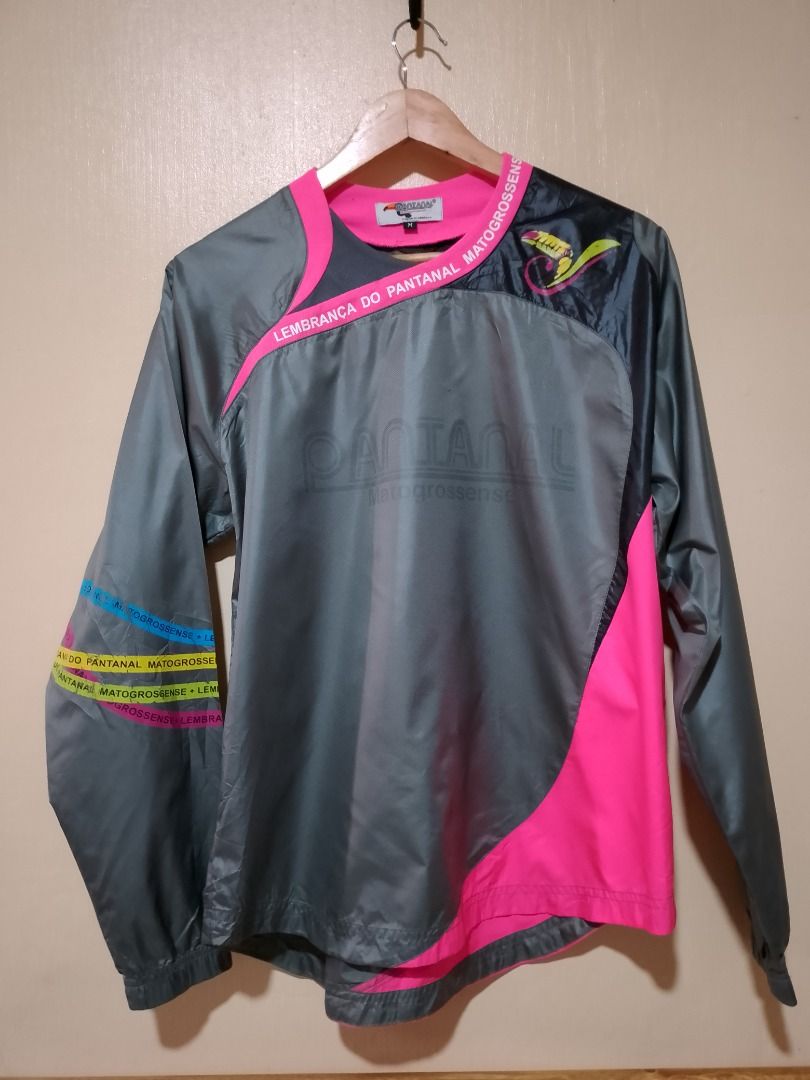 Pantanal Matogrossense Long Sleeve Jersey (Category: Activewear) located in Bayombong. Submitted by daily10 (Listing ID 1466625544, Image 2). Description: - Item: Pantanal Matogrossense Long Sleeve Jersey - Size: Medium (M) - Dimensions: 21" x 27" inches - Color/Design: Grey body with bright pink and dark grey paneling, featuring 'LEMBRANÇA DO PANTANAL MATOGROSSENSE' chest text - Unique Details: Toucan logo near the collar and colorful stripe acc