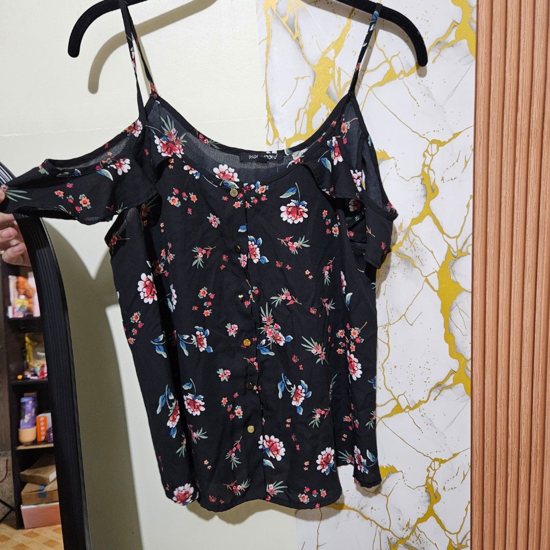 Papermoon cold-shoulder floral blouse lightweight multi color large (Category: Blouses) located in Digos. Submitted by marianfinds (Listing ID 1466627521, Image 3). Description: large on tag ♡Authentic/preloved item. Actual photos posted. Please check all photos and details carefully before purchasing. Minor signs of use may be present. 📌Please manage your expectations this is not brandnew ●Color may vary due to lighting Walk in buyers are alway