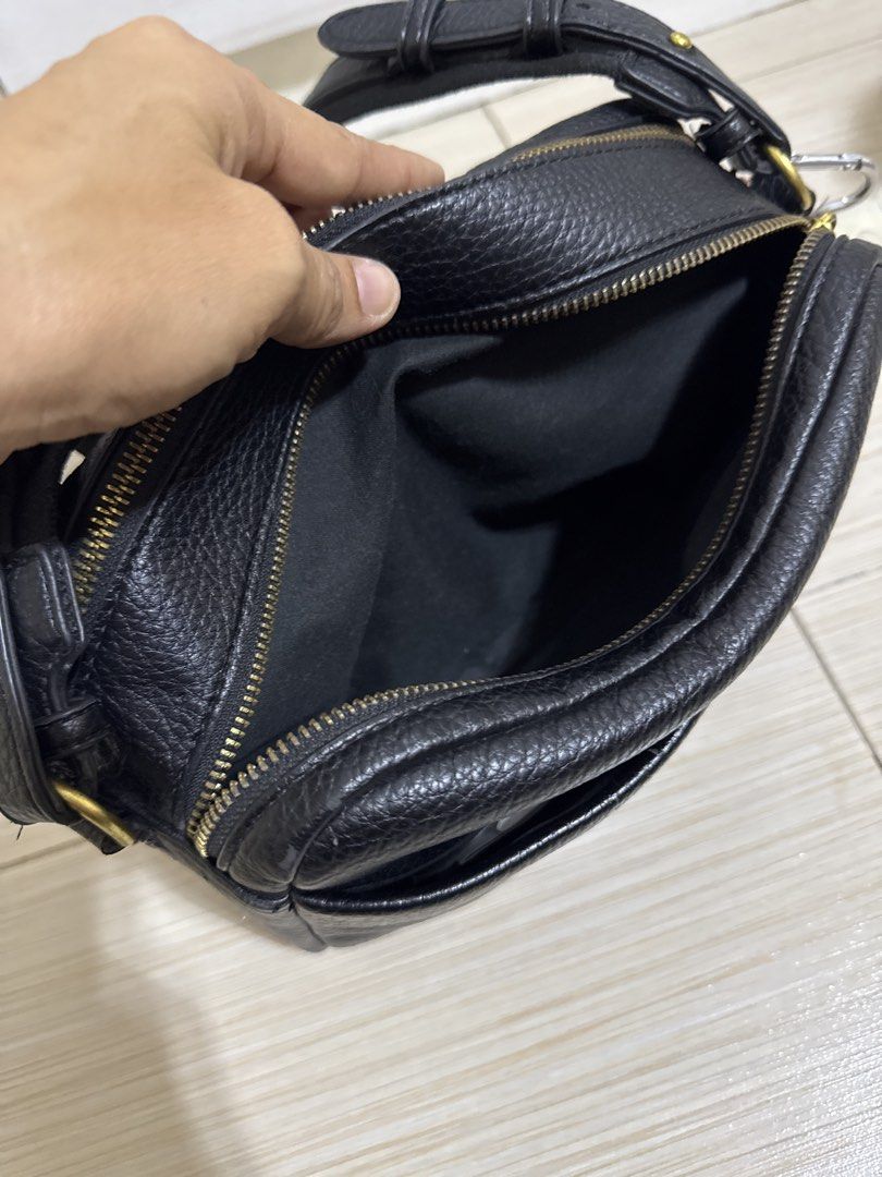 Parfois Leather Black Sling Bag (Category: Clutches) located in Cainta. Submitted by lexabeaonlineshoppe (Listing ID 1466673403, Image 3). Description: Pre-Loved Parfois Sling Leather Black Bag What you see is what you get Original Price 1999 @SM .