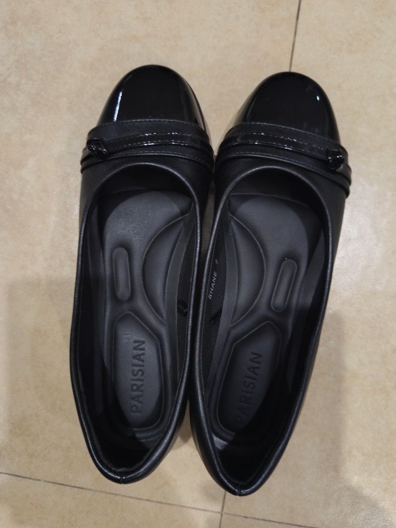 Parisian Black Flats Size 39 (Category: Flats & Sandals) located in Quezon City. Submitted by tankrstn565 (Listing ID 1466628819, Image 1). Description: - Style: Black Parisian slip-on flats - Size: EU 39 - Design: Patent cap toe with front strap detail - Comfort: Cushioned insoles for all-day wear - Traction: Low heel with textured rubber outsoles - Condition: Clean, soles show zero wear used once sa loob lang ng office with box pa.
