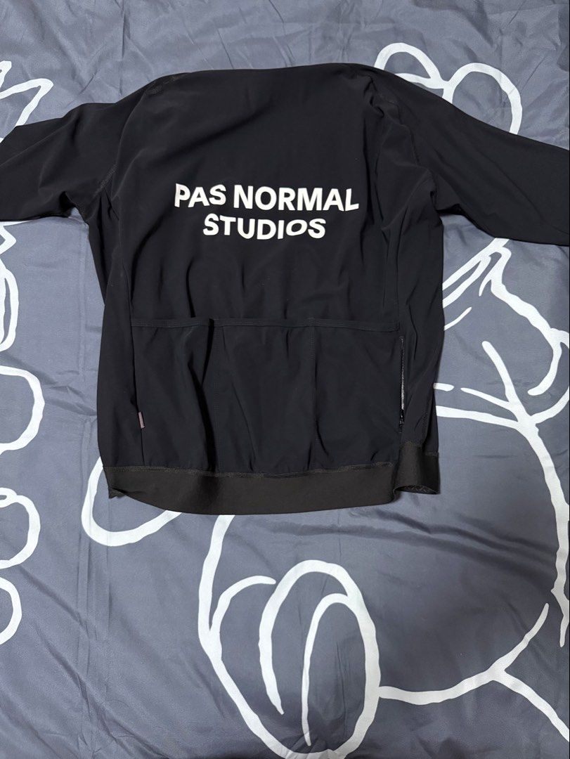 Pas Normal Studios （分類：運動服裝）位於 Hong Kong。 由 hola5588 提交（商品編號 1466753535，圖片 2）。簡介： Pas Normal Studios s size 。