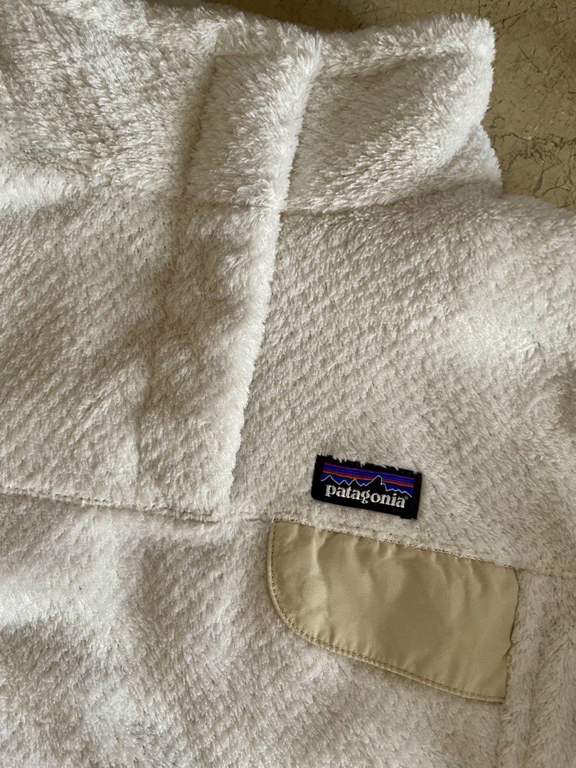 Patagonia Kids Synchilla Fleece Pullover (Category: Babies & Kids Fashion) located in San Juan City. Submitted by rike_ramirez (Listing ID 1466576815, Image 2). Description: Original and authentic, purchased in the USA White Patagonia fleece pullover size S (7-8 years) Polartec Thermal Pro fabric, super warm Contrast chest pocket with snap button Quarter-snap mock neck collar Made in Mexico..