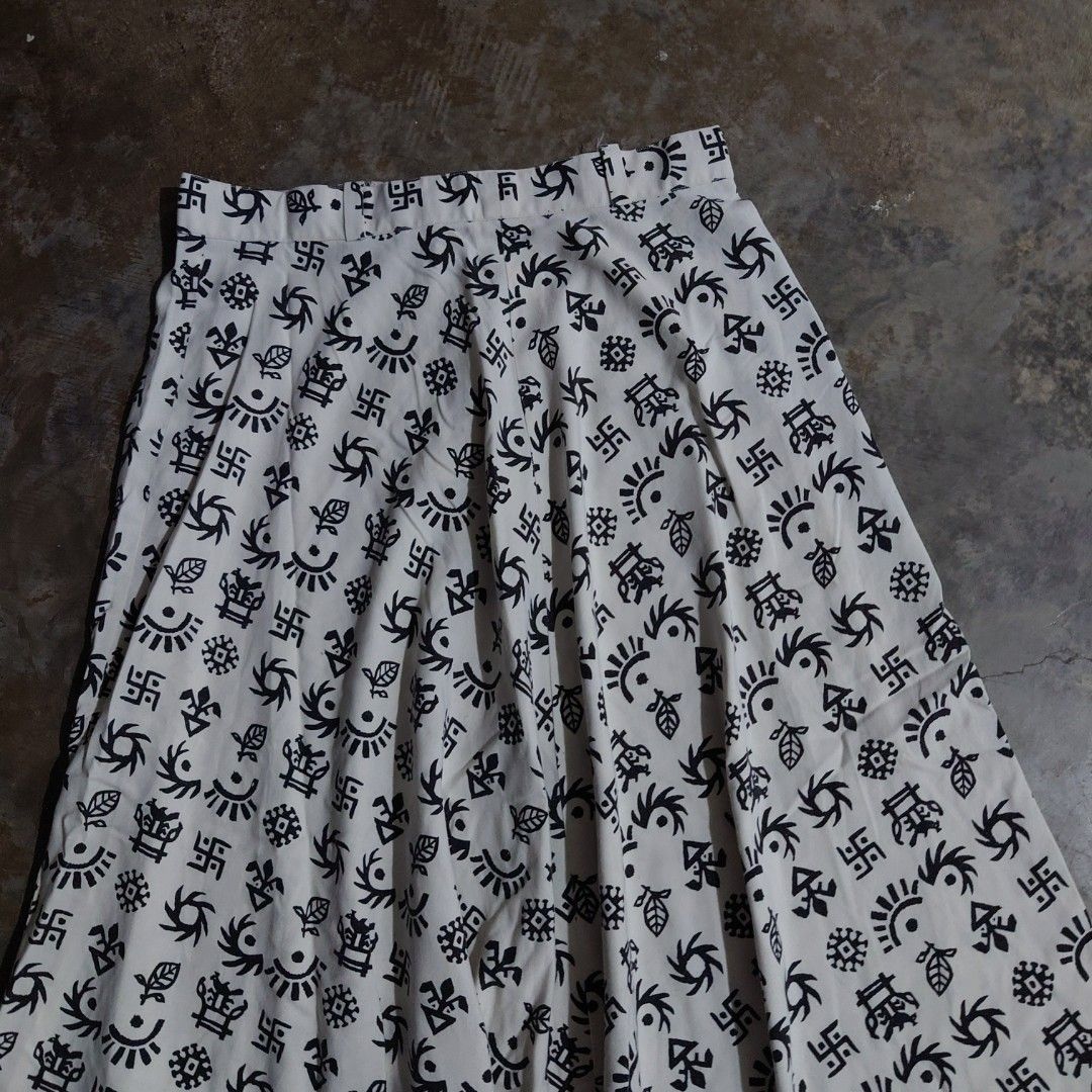 Patterned Black White Skirt (Category: Skirts) located in Diffun. Submitted by declutteredbyJill (Listing ID 1466645568, Image 2). Description: - Design: Bold black and white tribal symbols and eye print - Fit: Waist 30 to 31 inches, Length 31 inches - Style: Wide-leg with a chic, flowy drape - Details: Flattering structured waistband - Mode of Payment: GCash, BPI, or Bank Transfer - Shipping: Same-day shipping via Lalamove/Grab (Metro Manila) or