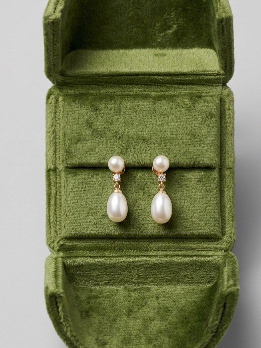 Pearl drop earring (Category: Earrings) located in Lipa City. Submitted by avenueusco_ph (Listing ID 1466700707, Image 1). Description: Dainty look pearl earring ✨💧 Simple setting ✨✨✨ S925 💧.