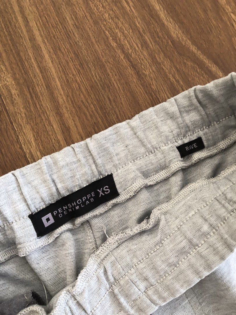 Penshoppe Grey Sweatpants (Category: Joggers) located in Manila. Submitted by picklerick_collects (Listing ID 1466773335, Image 2). Description: .