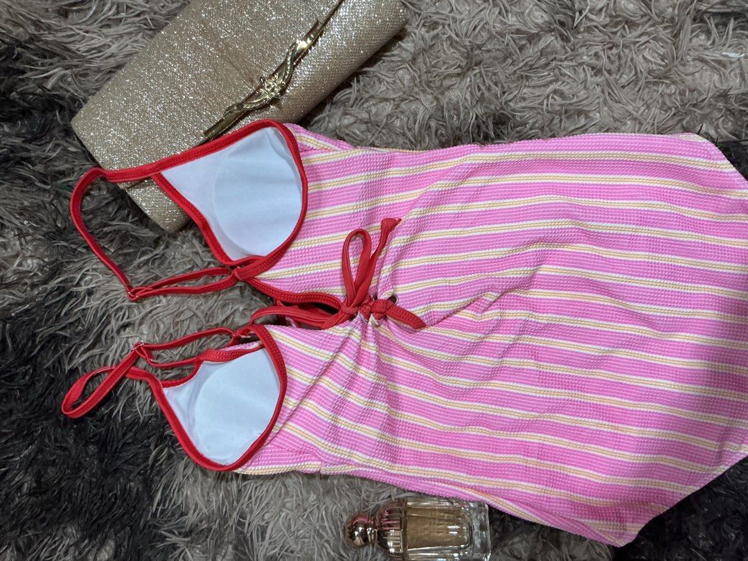 Perfect for picture taking (Category: Bikinis & Swimsuits) located in Manila. Submitted by de_annecloset (Listing ID 1466677344, Image 2). Description: Negotiate for thr pricing .