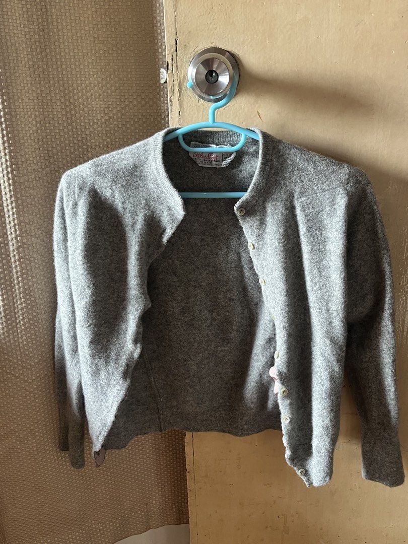 Peter Scott Cardigan (Category: Coats, Jackets and Outerwear) located in Pasig City. Submitted by baekonnn (Listing ID 1466667766, Image 1). Description: .