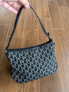 (Category: ) located in . Submitted by prettyold.bags (Listing ID 1466683510, Image 1). Description: .