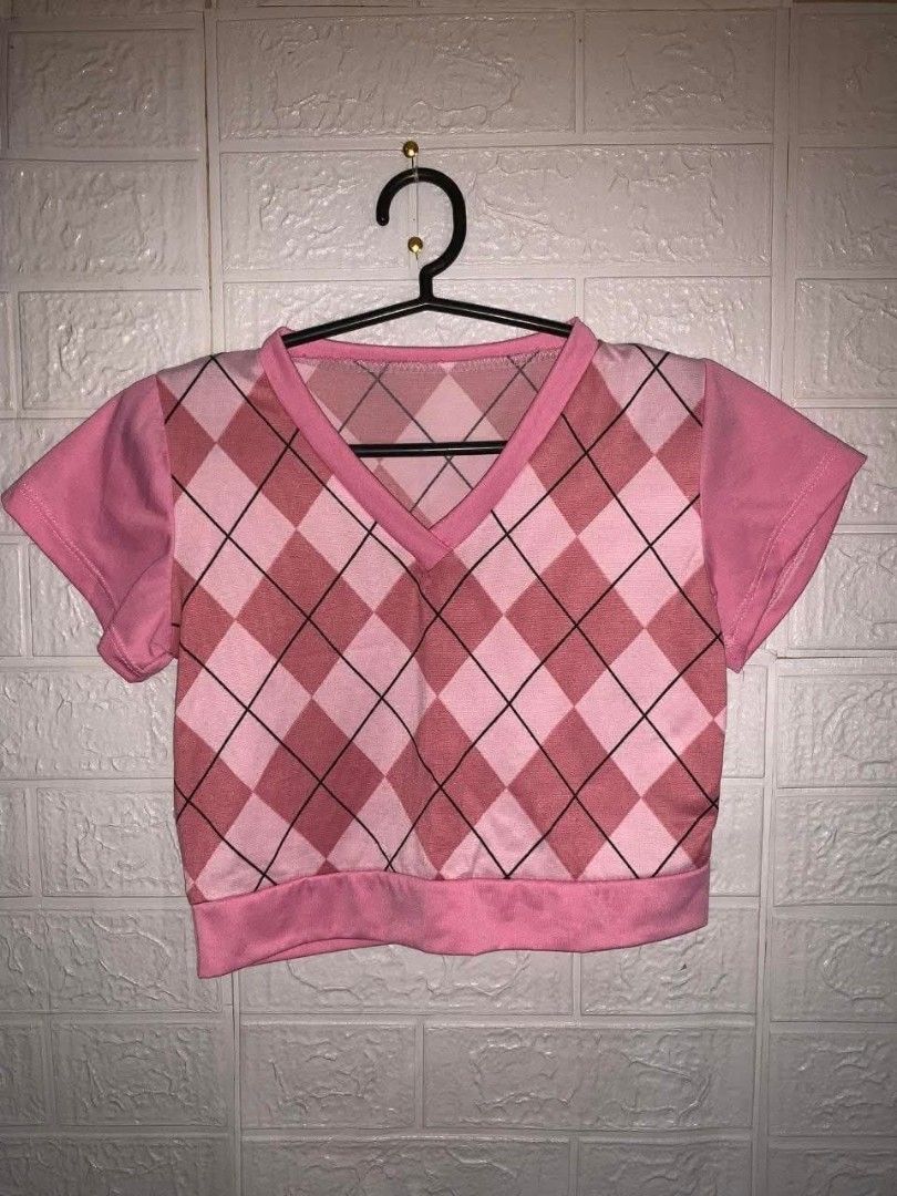 Pink Argyle Cropped Top (Category: Others Tops) located in Caloocan City. Submitted by thriftjz (Listing ID 1466675635, Image 1). Description: xs-small loc: South Caloocan.