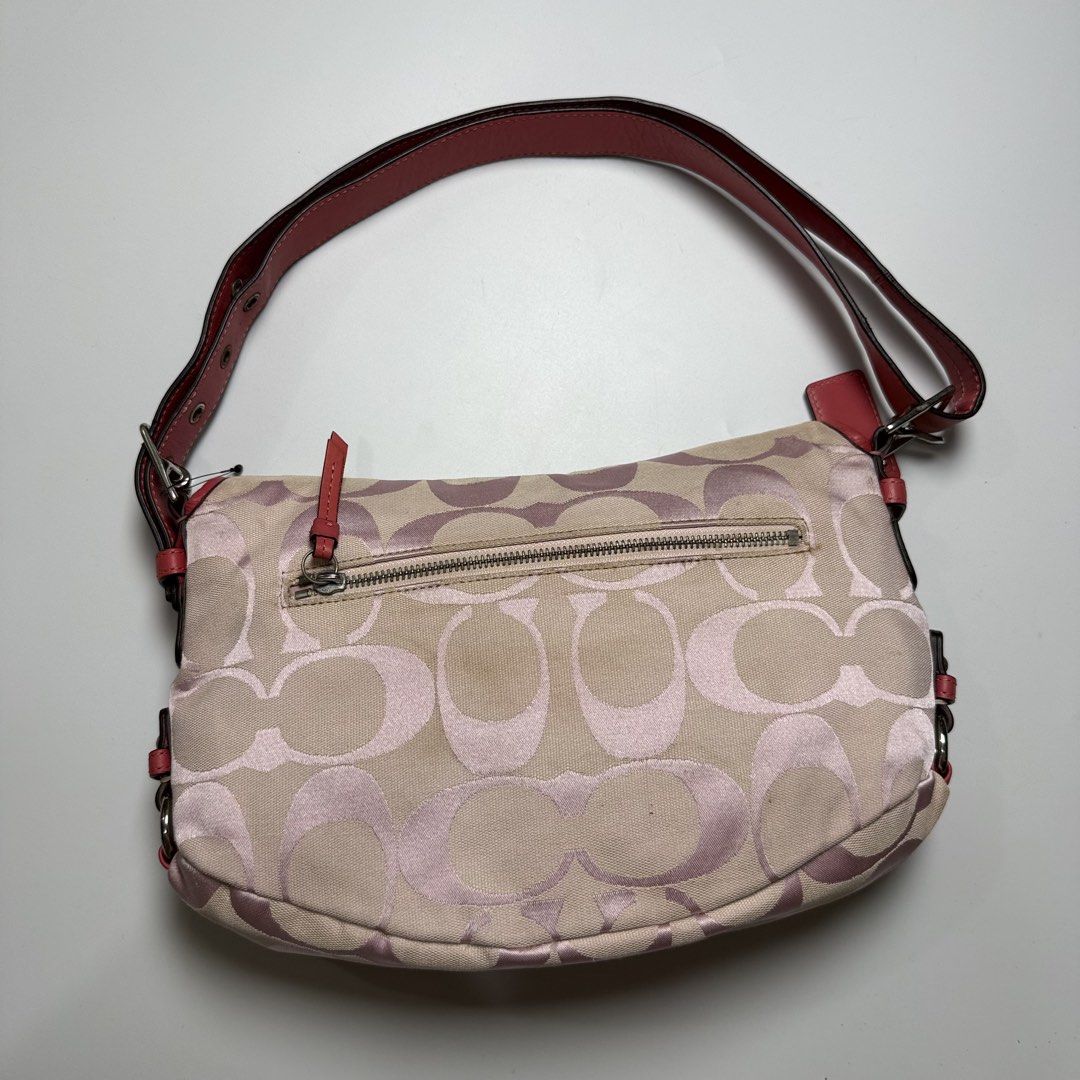 PINK COACH TWO WAY TURNLOCK SHOULDER BAG (Category: Luxury Bags & Wallets) located in Baguio. Submitted by buyingacc.cj.marie (Listing ID 1466706789, Image 3). Description: Selling my personal preloved vintage bag. Needs minimal clean. Guaranteed authentic. Please check photos for details. Very good vintage condition. No to barat na maarte. .