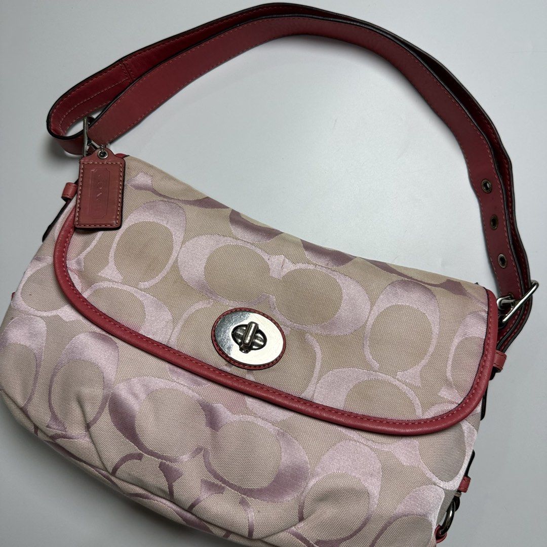 PINK COACH TWO WAY TURNLOCK SHOULDER BAG (Category: Luxury Bags & Wallets) located in Baguio. Submitted by buyingacc.cj.marie (Listing ID 1466706789, Image 2). Description: Selling my personal preloved vintage bag. Needs minimal clean. Guaranteed authentic. Please check photos for details. Very good vintage condition. No to barat na maarte. .