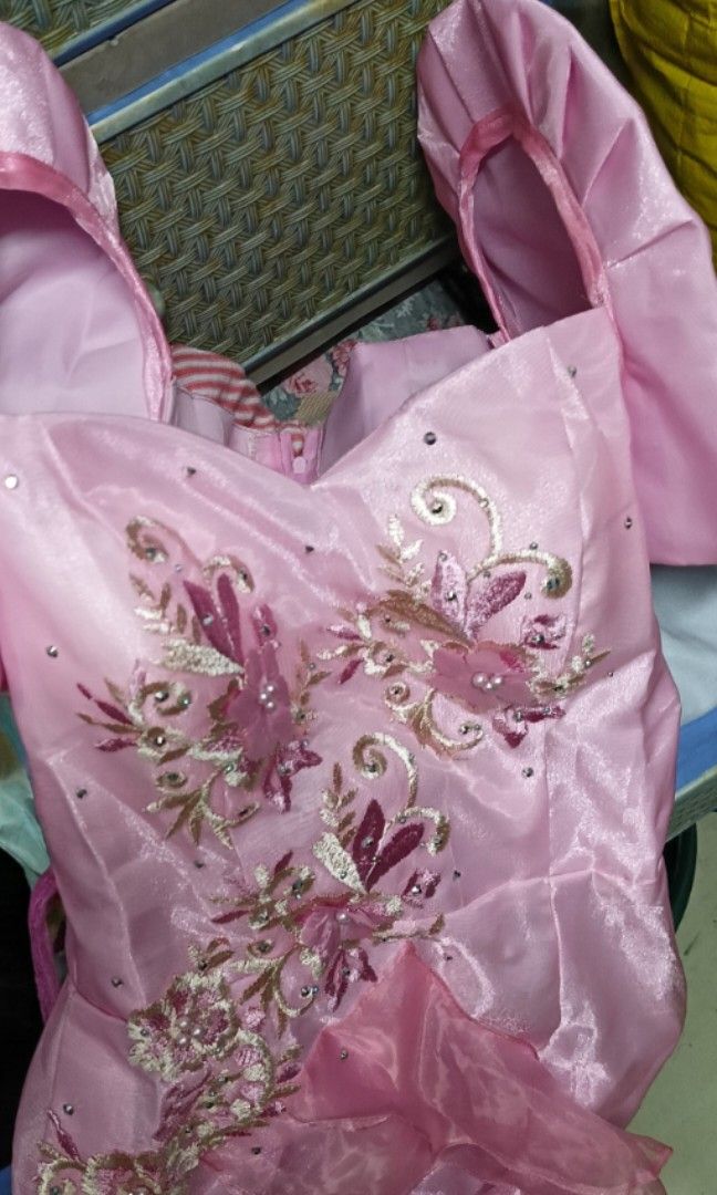 PINK FILIPINIANA (Category: Evening dresses & gowns) located in Manila. Submitted by shace.03 (Listing ID 1464774097, Image 2). Description: BNEW FILIPINIANA rfs: wrong size size xs 25-27 waistline 32 bust.