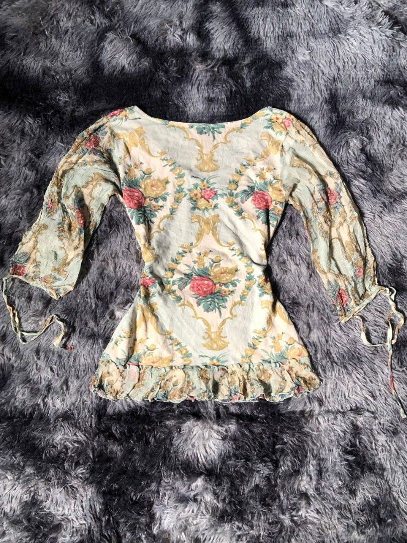 pink mary ruffle hem y2k vintage whimsy (Category: Longsleeves) located in Himamaylan. Submitted by 404fitsbynica (Listing ID 1466769295, Image 2). Description: pink mary floral ruffle-hem blouse 🪽་༘࿐ 𑣲⋆vintage vibes !! 𑣲⋆like new condition ᯓ★ mine(250) ᯓ★ steal(300) ᯓ★ claim(350) ── ⋆⋅☆⋅⋆ ── dimes: 13•22 issue/s: none !! ────────────────── .✦ ..𓂃 ࣪ ִֶָ🪽་༘࿐.