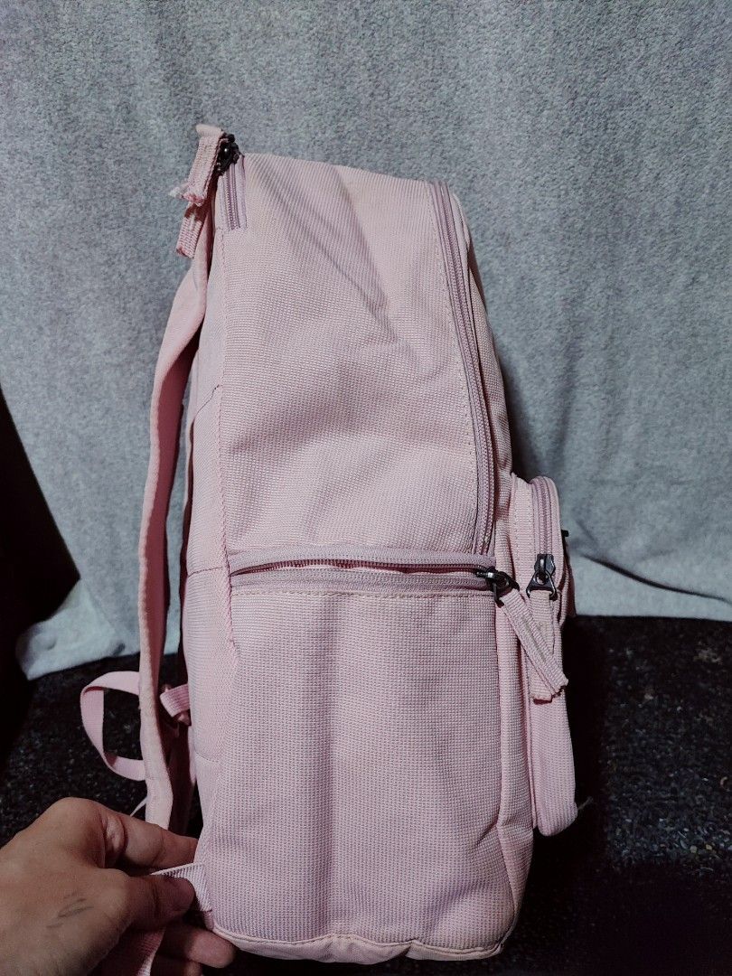 Pink Nike Backpack with Front Pocket (Category: Backpacks) located in Baguio. Submitted by ozara.06 (Listing ID 1466730425, Image 3). Description: Nike backpack Large size With laptop compartment for 16" Has washable dirt 750.