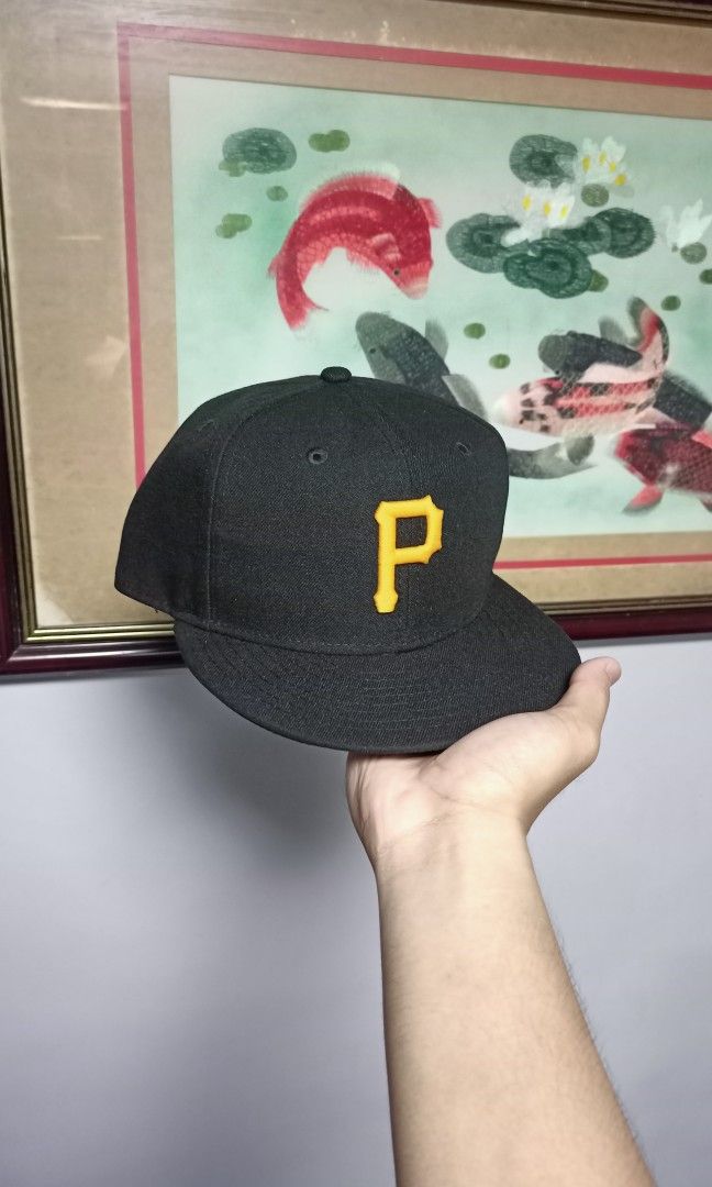 PITTSBURGH PIRATES (Category: Caps & Hats) located in Bulacan. Submitted by capscene (Listing ID 1466681414, Image 2). Description: PITTSBURGH PIRATES (Official On-field) Size: 7 1/2 •Excellent condition •Old release (no new era side flag) •100% legit ₱1,400 only DM SA FB PAGE: "Cap $cene" 📥.