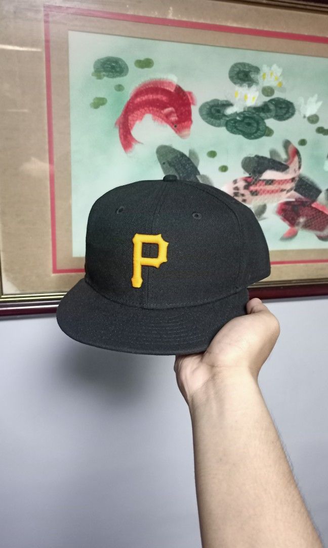 PITTSBURGH PIRATES (Category: Caps & Hats) located in Bulacan. Submitted by capscene (Listing ID 1466681414, Image 1). Description: PITTSBURGH PIRATES (Official On-field) Size: 7 1/2 •Excellent condition •Old release (no new era side flag) •100% legit ₱1,400 only DM SA FB PAGE: "Cap $cene" 📥.