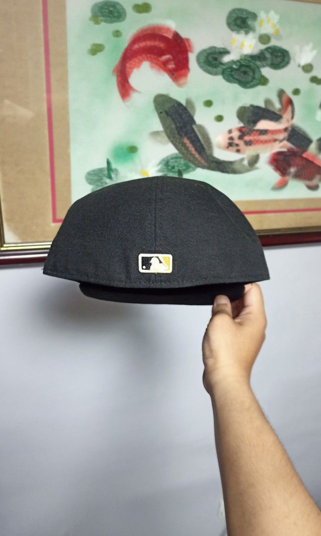 PITTSBURGH PIRATES (Category: Caps & Hats) located in Bulacan. Submitted by capscene (Listing ID 1466681414, Image 3). Description: PITTSBURGH PIRATES (Official On-field) Size: 7 1/2 •Excellent condition •Old release (no new era side flag) •100% legit ₱1,400 only DM SA FB PAGE: "Cap $cene" 📥.