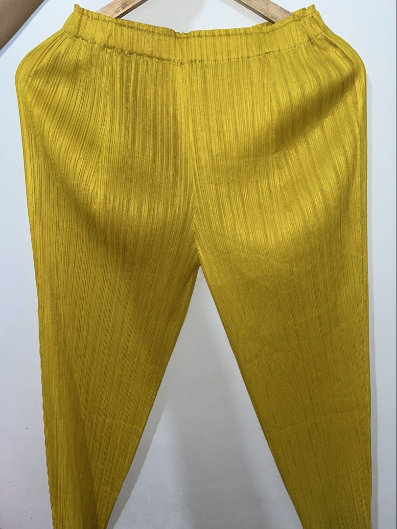 Pleats Please Yellow Trousers (Category: Other Bottoms) located in Santa Rosa. Submitted by lanadeldios (Listing ID 1466769272, Image 2). Description: .