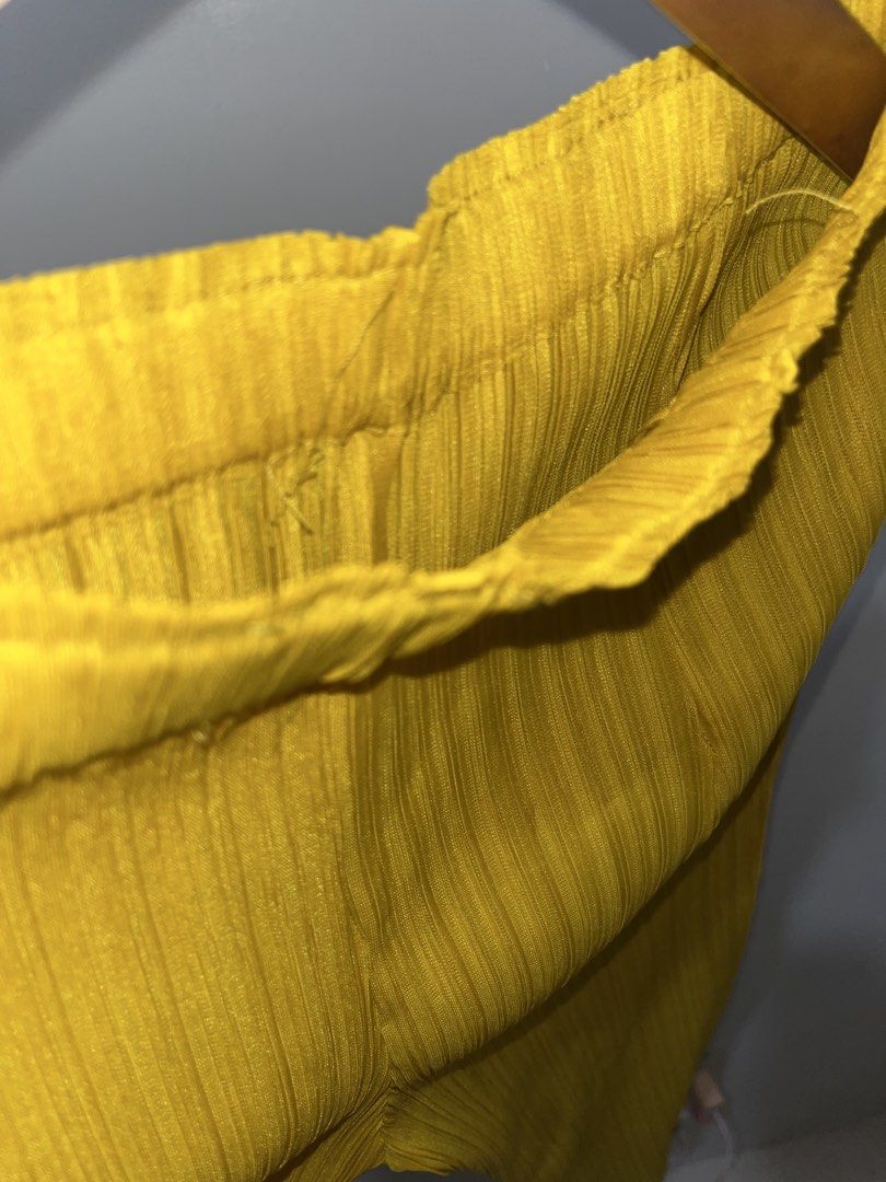 Pleats Please Yellow Trousers (Category: Other Bottoms) located in Santa Rosa. Submitted by lanadeldios (Listing ID 1466769272, Image 3). Description: .