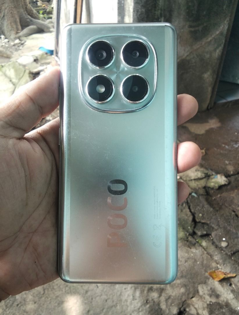 Poco x7 5G (Category: Xiaomi) located in Caloocan City. Submitted by janofuente09 (Listing ID 1466576284, Image 3). Description: Poco x7 5G curved screen Unit at case 8+8/256 Dents lang issue Test to sawa 7500pesos Calamba area .