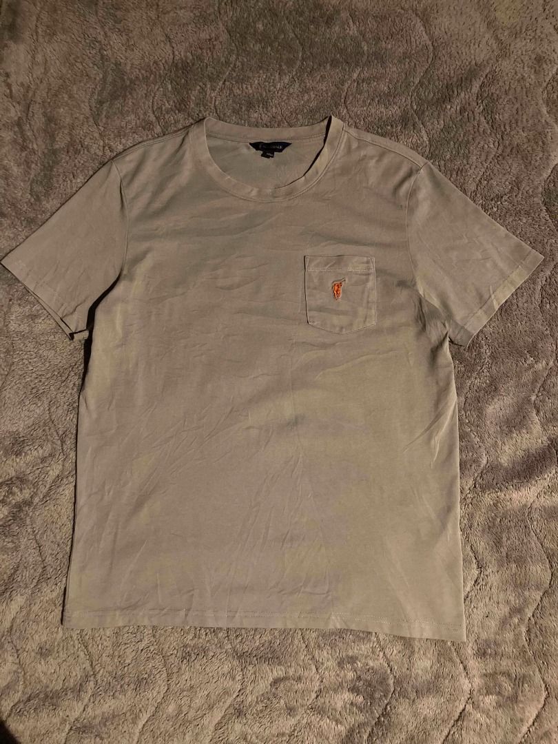 Polowalk T-Shirt with Pocket (Category: Tshirts & Polo Shirts ) located in Bulacan. Submitted by foundnfold (Listing ID 1466574850, Image 1). Description: Polowalk - Size: L (Check photos for exact measurements) - WIDTH: 21 INCH -LENGTH: 27 INCH - COLOR RATE: 10/10 - Condition: Clean fabric with normal wear.