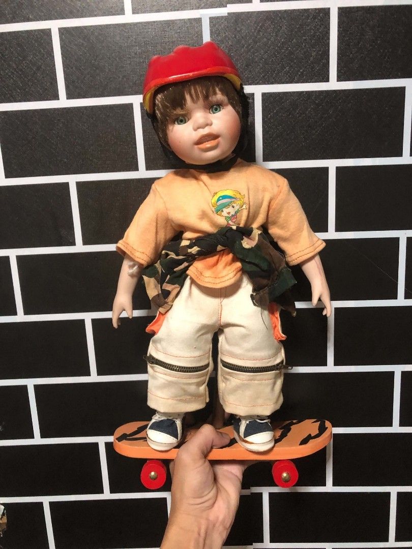 Porcelain Doll (Category: Interactive Toys) located in Manila. Submitted by capbrycol (Listing ID 1466627168, Image 1). Description: good condition no issue.