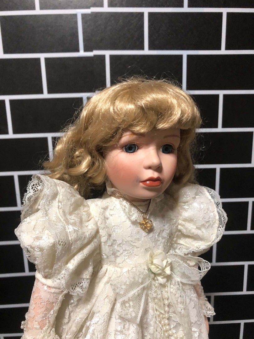 Porcelain Doll (Category: Interactive Toys) located in Manila. Submitted by capbrycol (Listing ID 1466695122, Image 3). Description: .