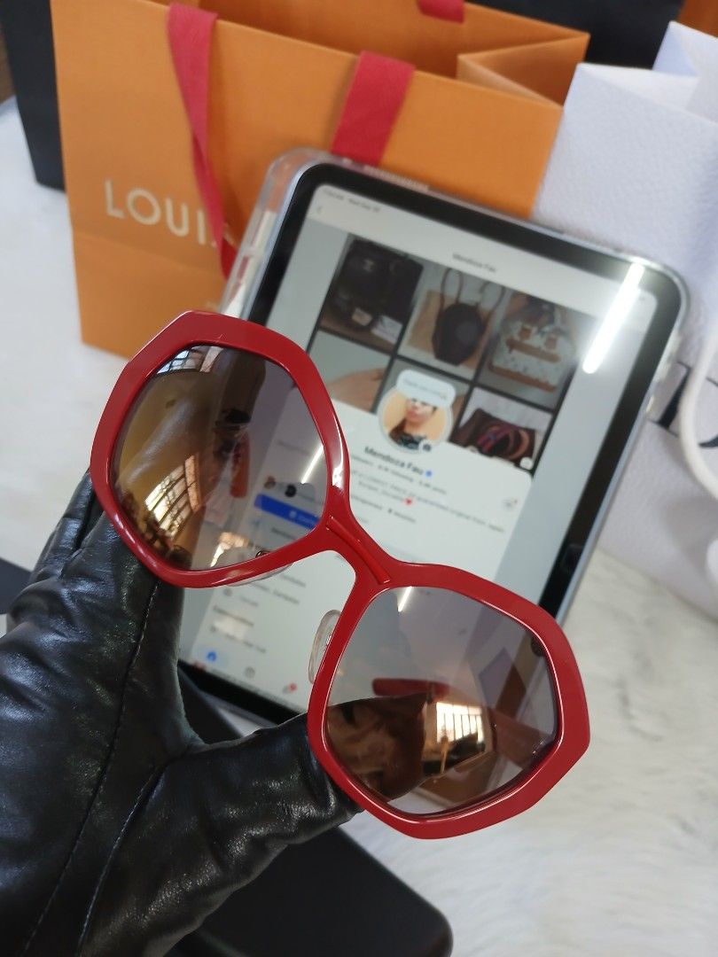 PRADA sunglasses with inclusion (Category: Luxury Accessories) located in Iba. Submitted by kuripot_socialite (Listing ID 1466616386, Image 2). Description: Like new with inclusion ✅️Guaranteed orig. ✅️Money back if proven fake. DISCLAIMER: NO COPYRIGHT INFRINGEMENT INTENDED.ALL CREDIT GOES TO THE RIGHTFUL BRAND OWNERS. Mendoza Fau is not affiliated with any photo,brand & logos mention on this post.We are selling preloved /second hand items..