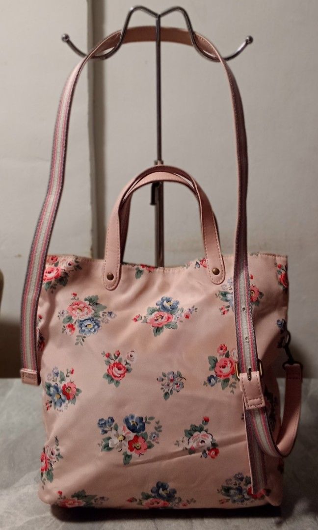 Pre -loved (Category: Luxury Bags & Wallets) located in Malabon City. Submitted by wisewater.1dcd47 (Listing ID 1466616021, Image 2). Description: .