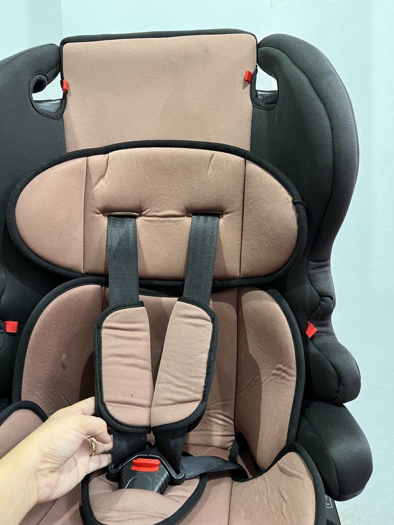 Preloved carseat (1-12yrs old) (Category: Car Seats) located in Manila. Submitted by mj_padua (Listing ID 1466626996, Image 2). Description: ₱1,500 Preloved baby carseat 1-12 years old (up to 36kg) Unisex color (black and brown) 📍Antipolo City, Rizal Sa abot lang po ng lalamove / pwede din self pick up.