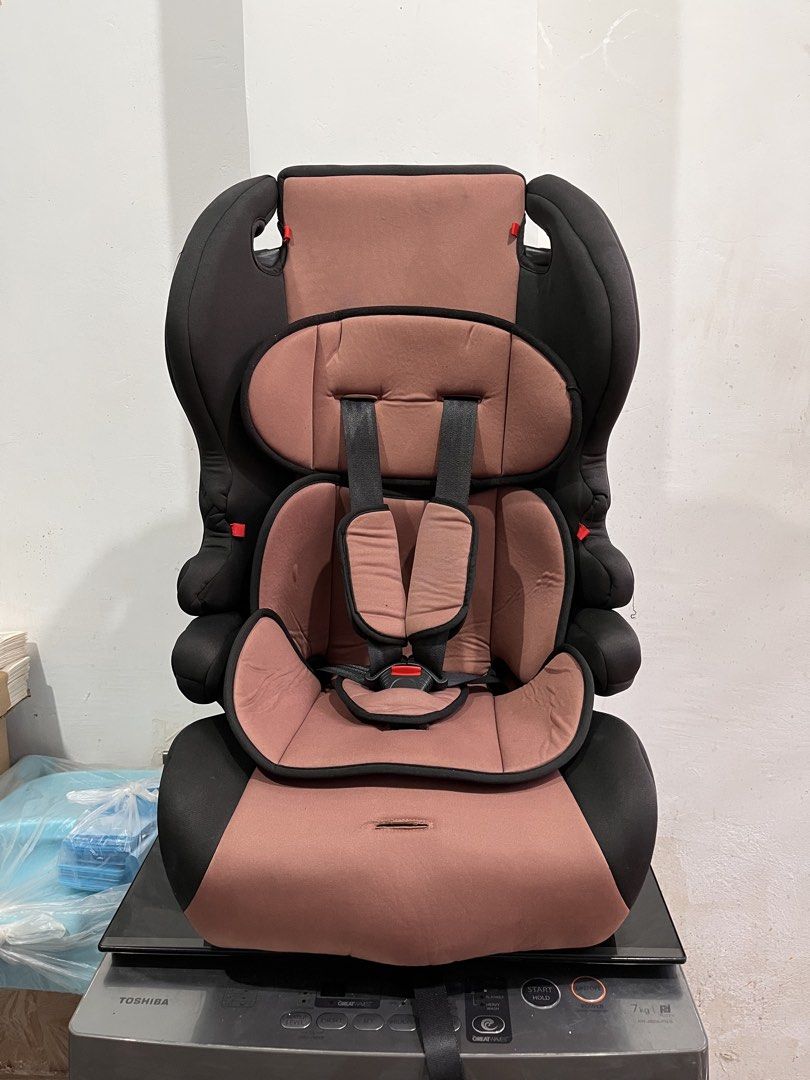Preloved carseat (1-12yrs old) (Category: Car Seats) located in Manila. Submitted by mj_padua (Listing ID 1466626996, Image 1). Description: ₱1,500 Preloved baby carseat 1-12 years old (up to 36kg) Unisex color (black and brown) 📍Antipolo City, Rizal Sa abot lang po ng lalamove / pwede din self pick up.