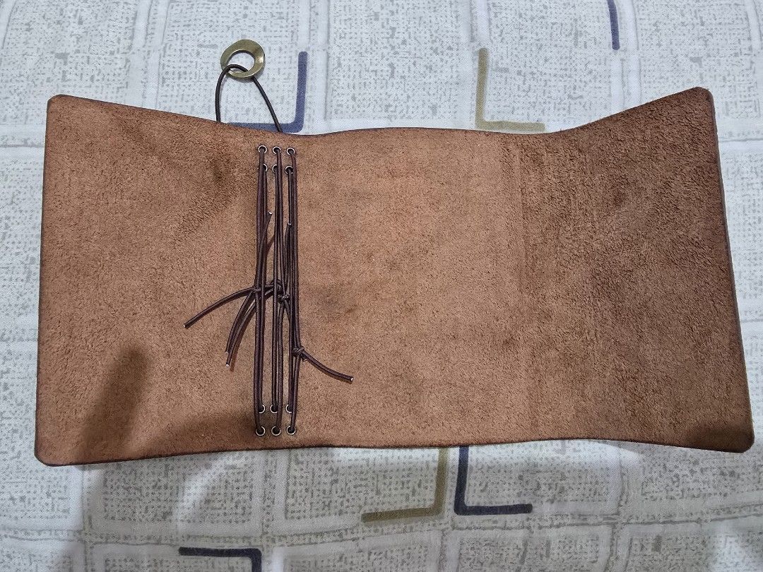 Preloved Leather by Aurea Trifold leather folio - pls read (Category: Stationery & School Supplies) located in Muntinlupa City. Submitted by jewel7070 (Listing ID 1466595934, Image 2). Description: - Brand: Leather by Aurea (passport size) - Material: Crazy horse leather - with CJD initials stamped on bottom right corner (it can be covered) - Condition: very lightly used - rfs: decluttering - brand new of this on the same shop costs almost 1k. th
