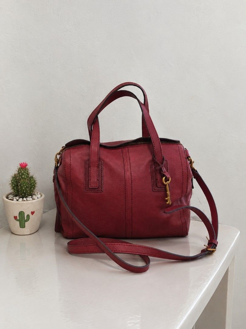 Pretty FOSSIL (Category: Cross-body Bags) located in Trece Martires City. Submitted by thriftollshoppe (Listing ID 1466651178, Image 1). Description: .