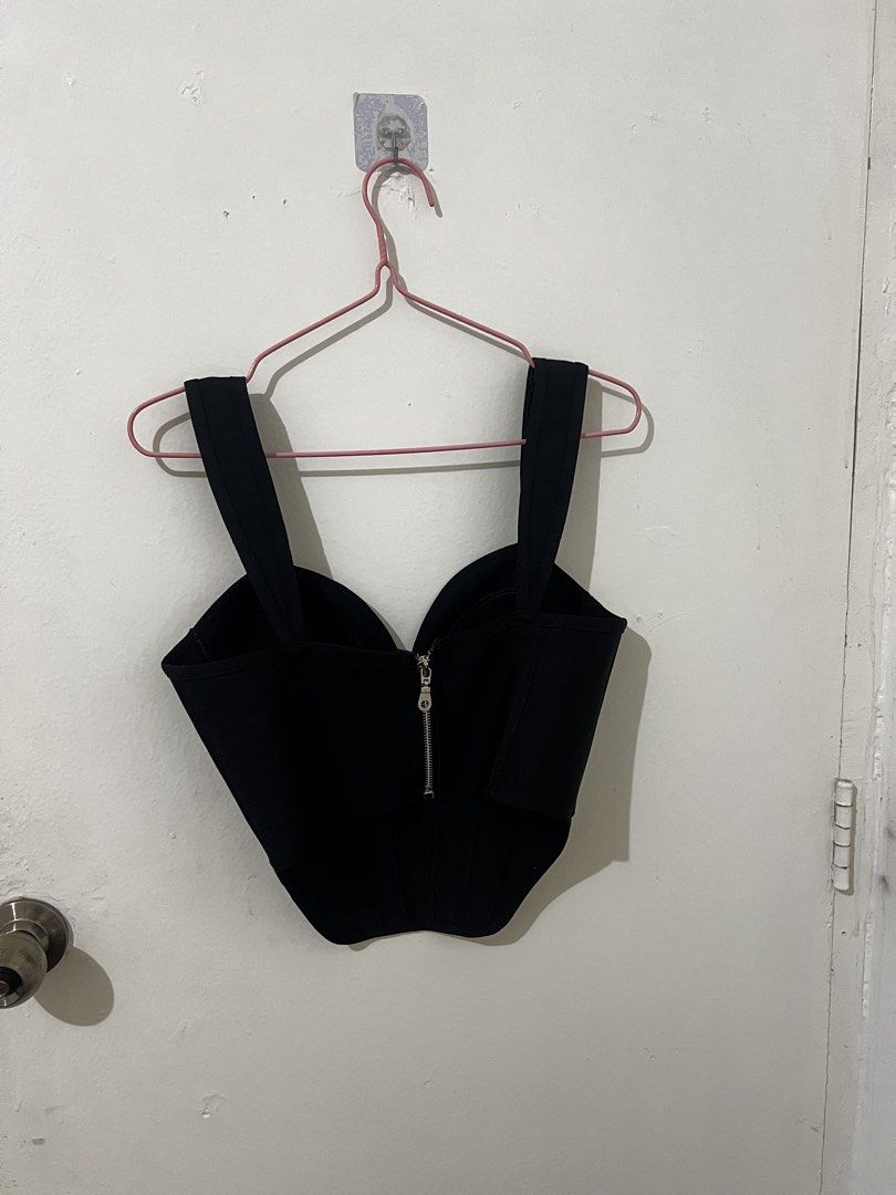 PrettyLittleThing Black Corset top (Category: Sleeveless) located in Quezon City. Submitted by http.ashi (Listing ID 1466673059, Image 3). Description: - Fits Small-Semi Med - Like new condition.