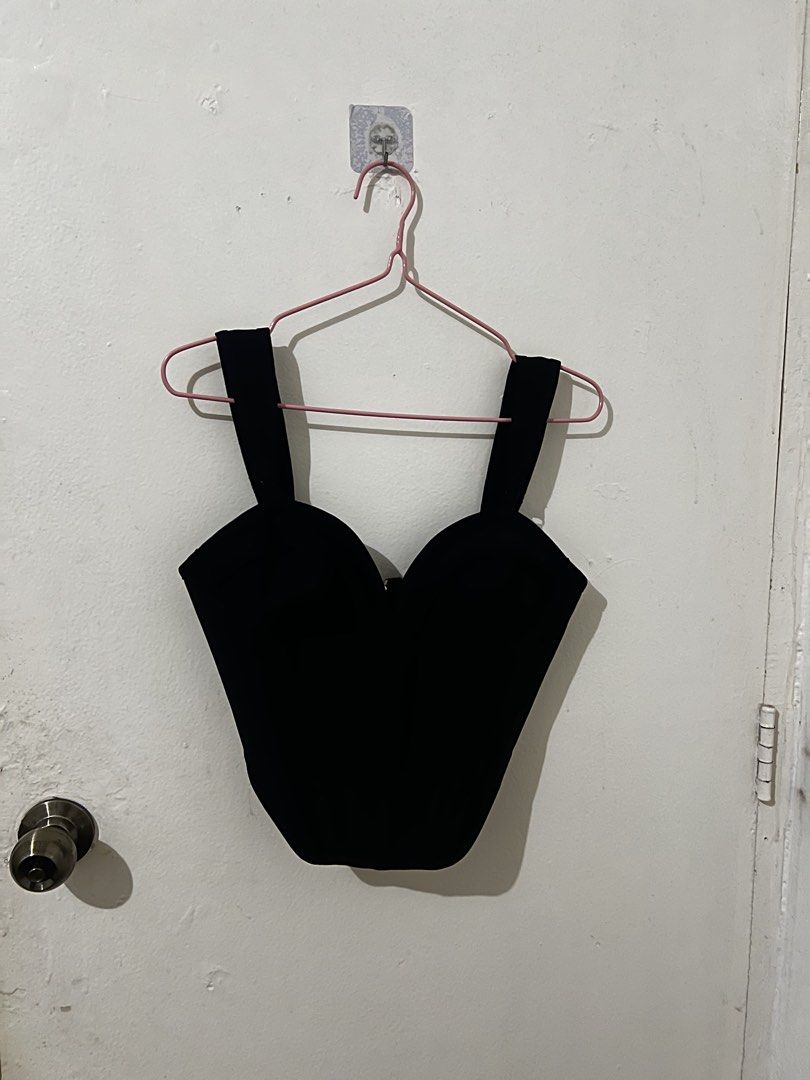 PrettyLittleThing Black Corset top (Category: Sleeveless) located in Quezon City. Submitted by http.ashi (Listing ID 1466673059, Image 1). Description: - Fits Small-Semi Med - Like new condition.