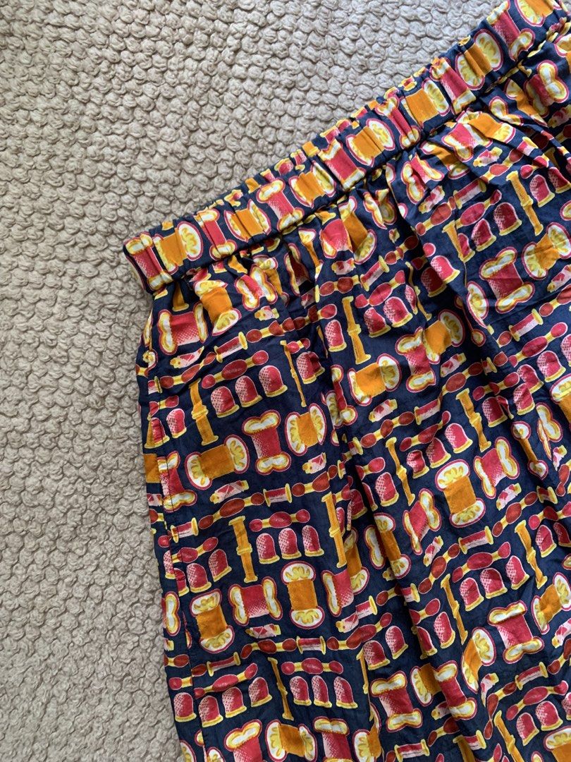 Printed Skirt with side pockets (Category: Skirts) located in Manila. Submitted by nuelaar (Listing ID 1466744330, Image 2). Description: size 26-29.