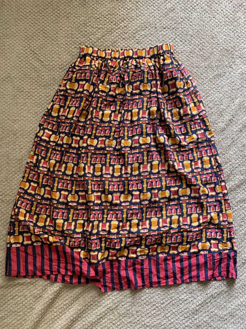 Printed Skirt with side pockets (Category: Skirts) located in Manila. Submitted by nuelaar (Listing ID 1466744330, Image 1). Description: size 26-29.
