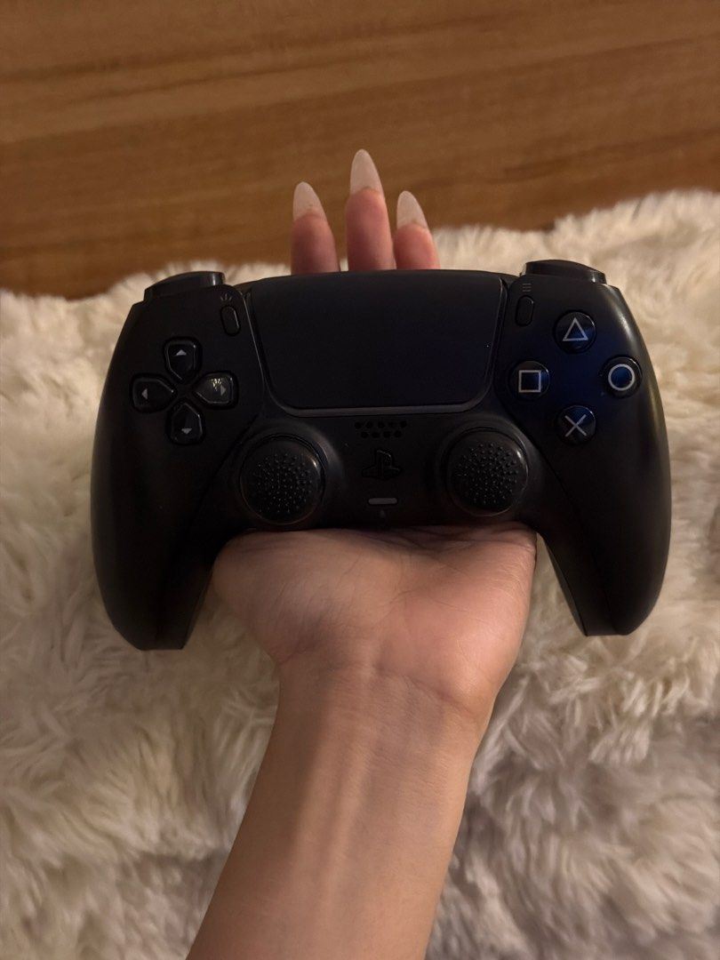 PS5 Dual Sense Controller (Category: Controllers) located in Caloocan City. Submitted by cleverhorse_009646 (Listing ID 1466588016, Image 3). Description: Barely any issues and lady owned with box. Upgraded Joystick Rfs: too many controllers.